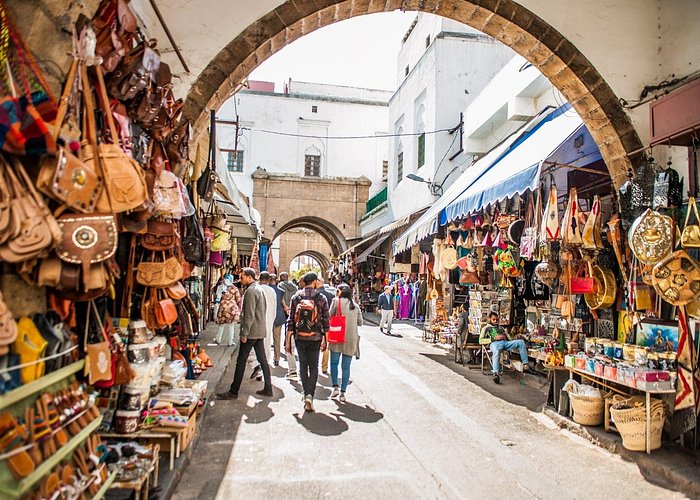 expats touring Casablanca streets and markets with a local bilingual guide