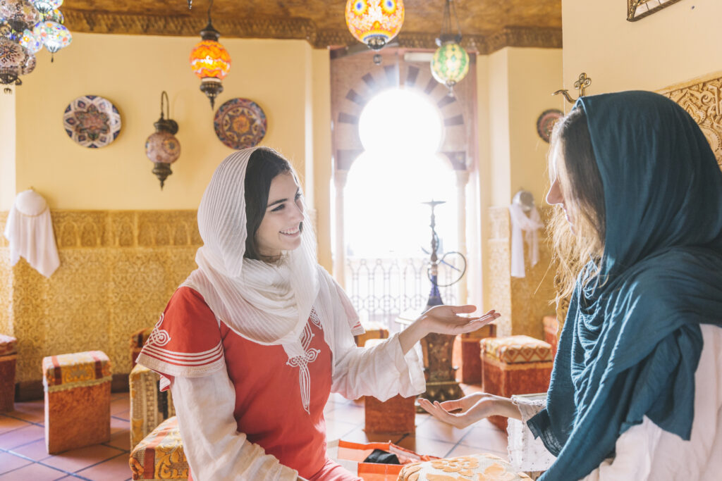 two-muslim-women-restaurant